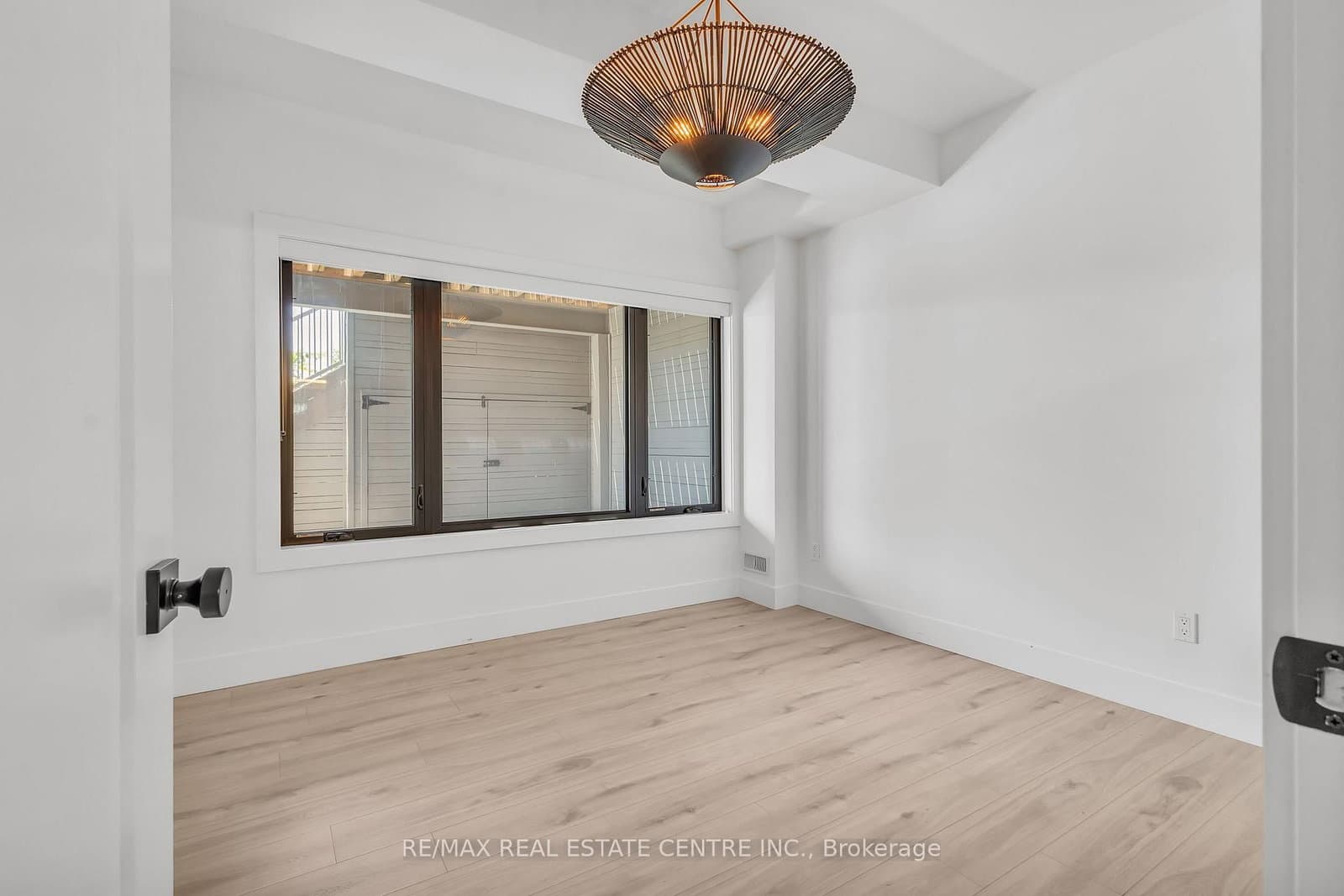920 Thomas Pedder Court thumbnail 44