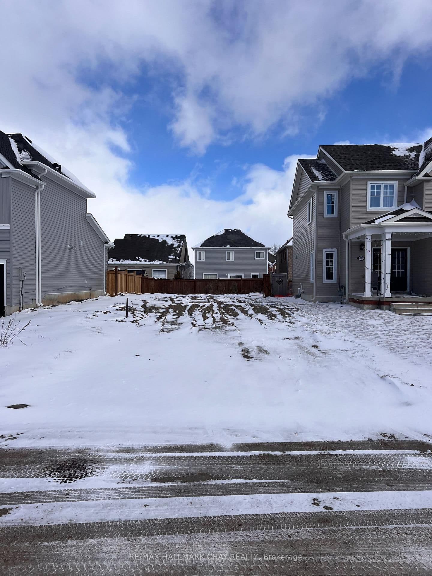 837 O'Reilly Crescent thumbnail 2