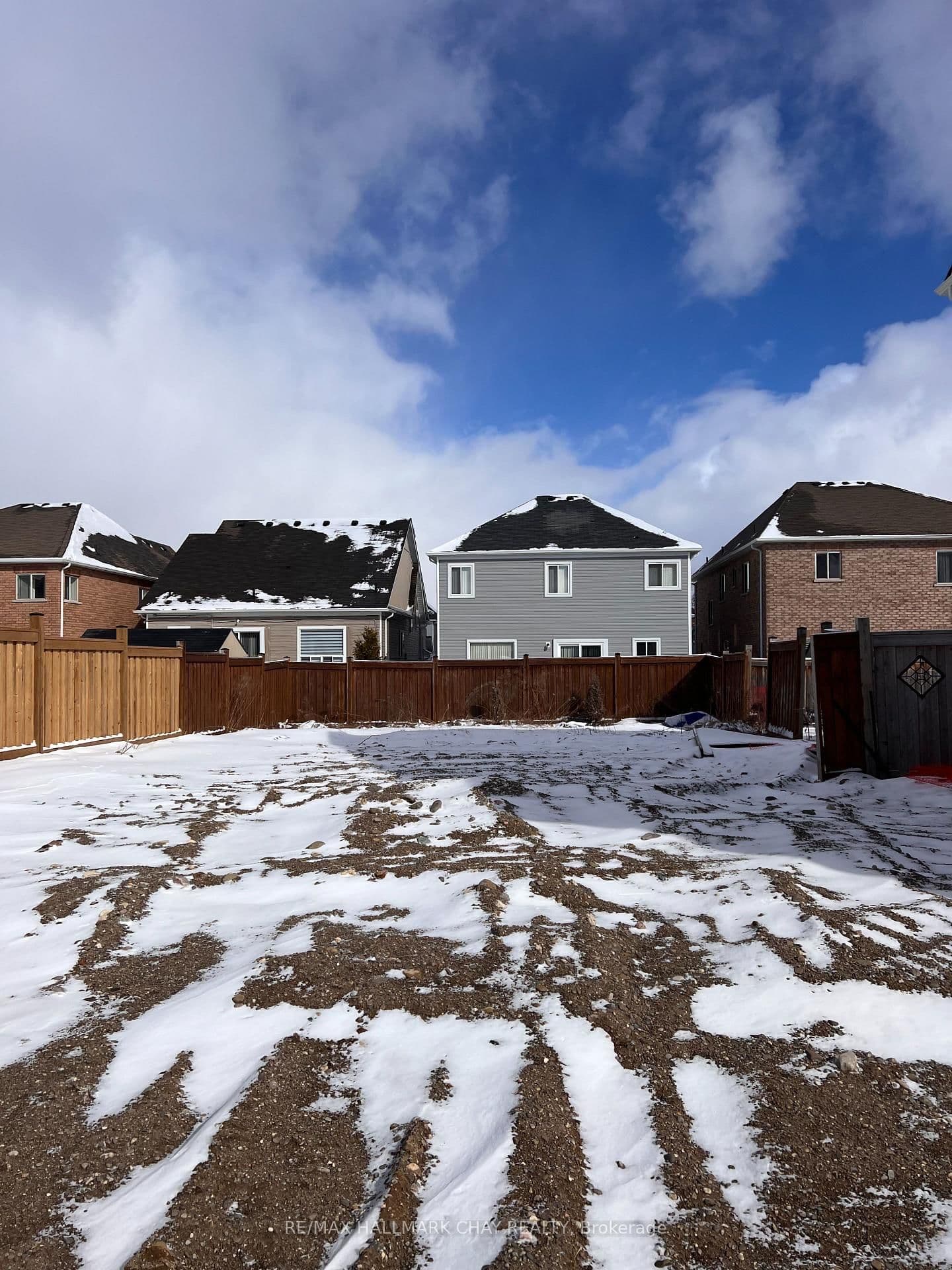 837 O'Reilly Crescent thumbnail 3