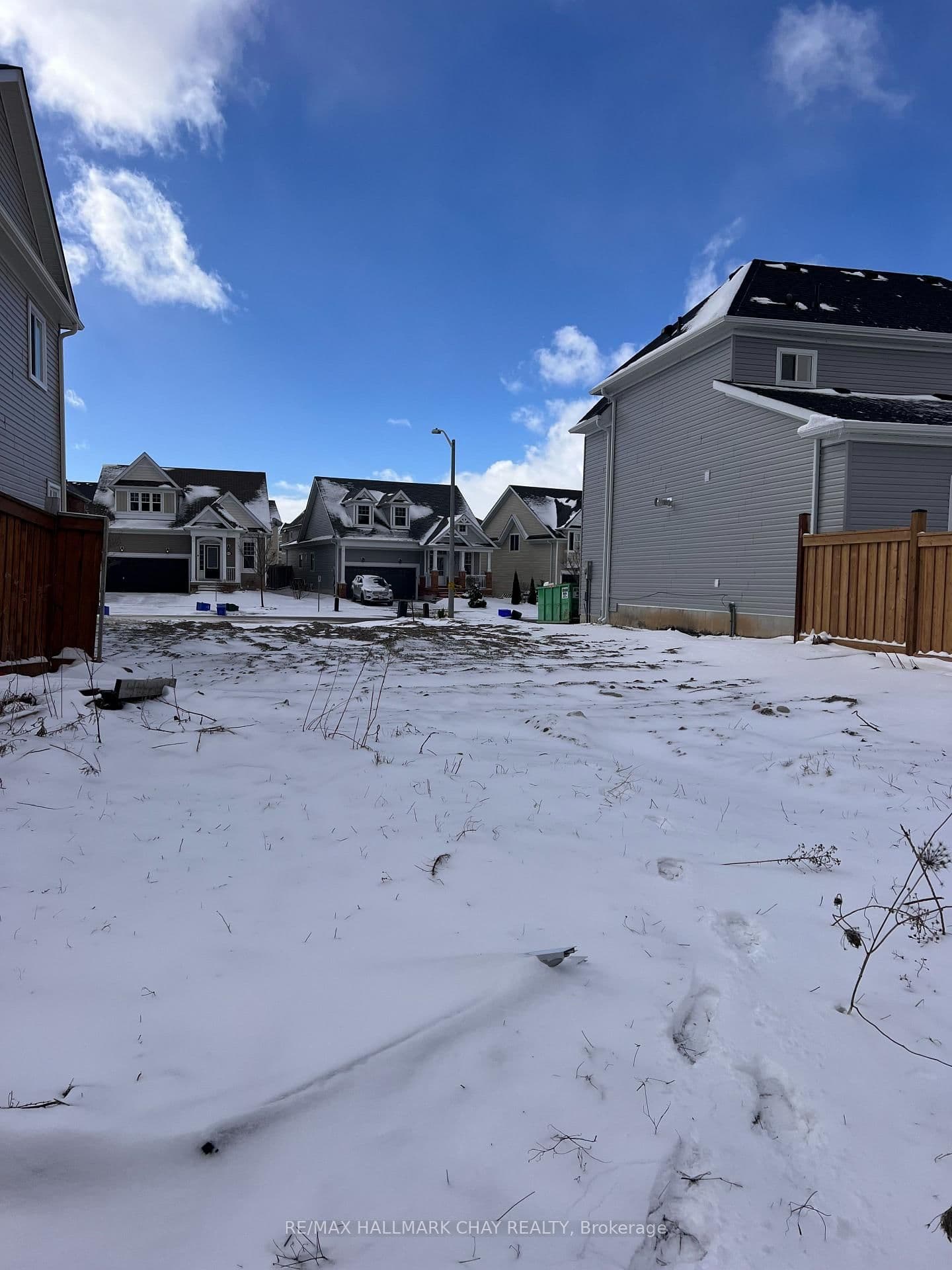 837 O'Reilly Crescent thumbnail 4