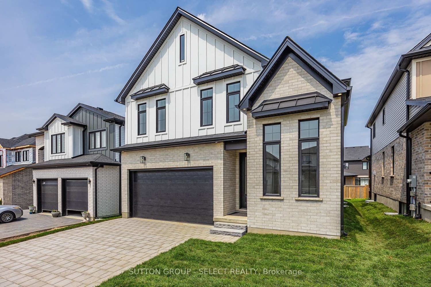 1906 Fountain Grass Drive thumbnail 2