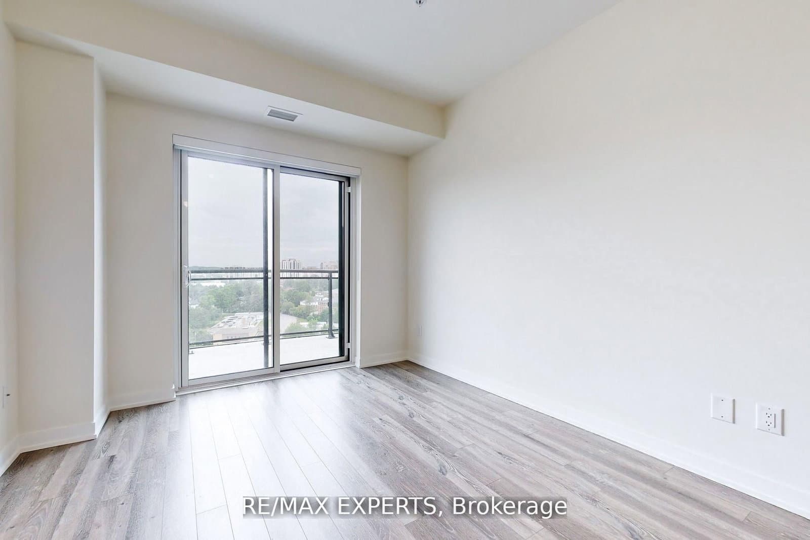128 King Street N, Unit 1604 thumbnail 11