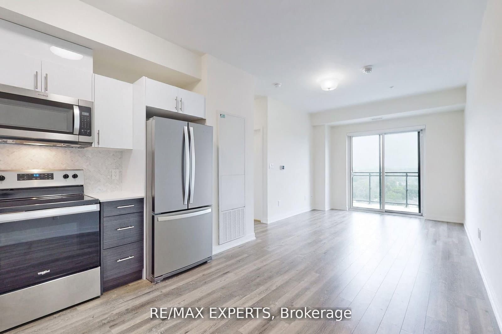 128 King Street N, Unit 1604 thumbnail 16