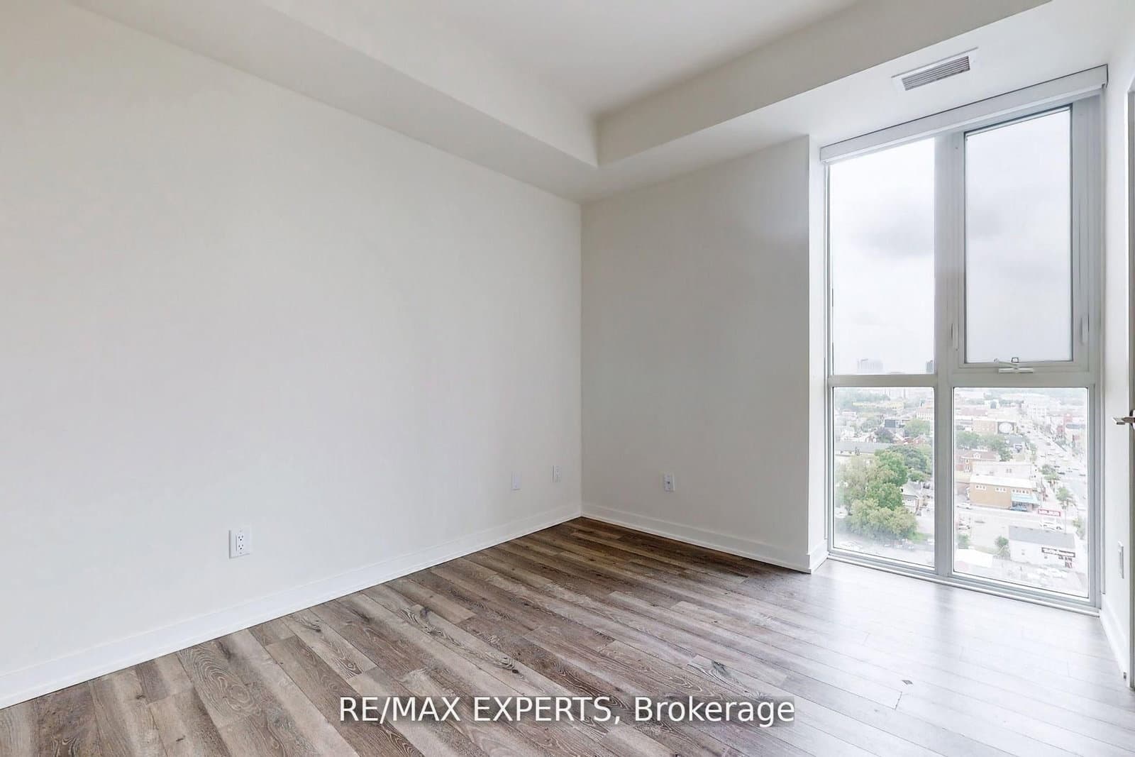 128 King Street N, Unit 1604 thumbnail 22