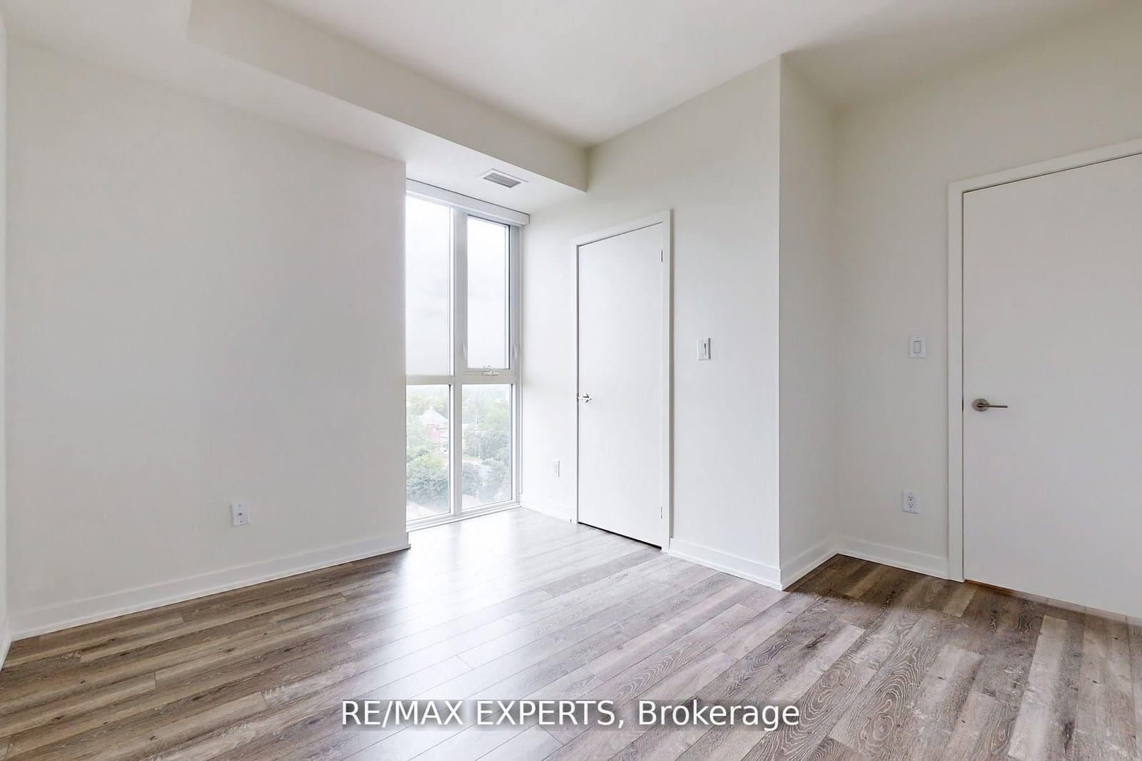 128 King Street N, Unit 1604 thumbnail 23