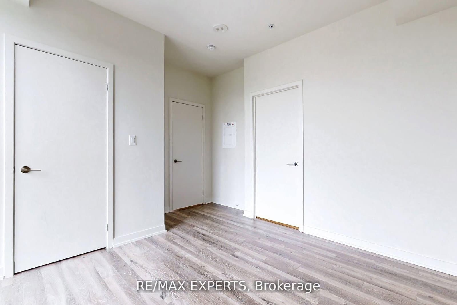 128 King Street N, Unit 1604 thumbnail 24