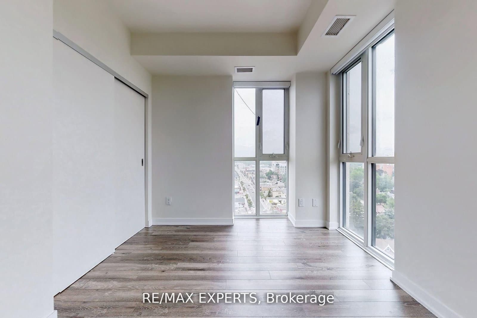 128 King Street N, Unit 1604 thumbnail 28