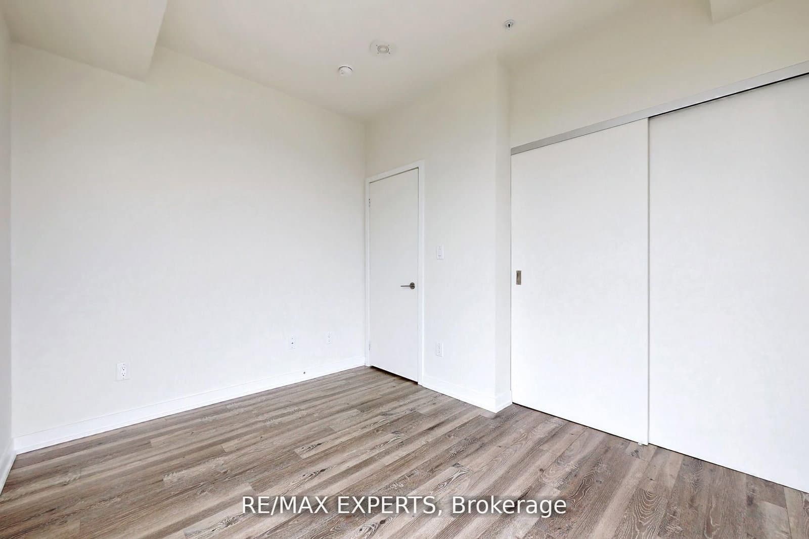 128 King Street N, Unit 1604 thumbnail 29