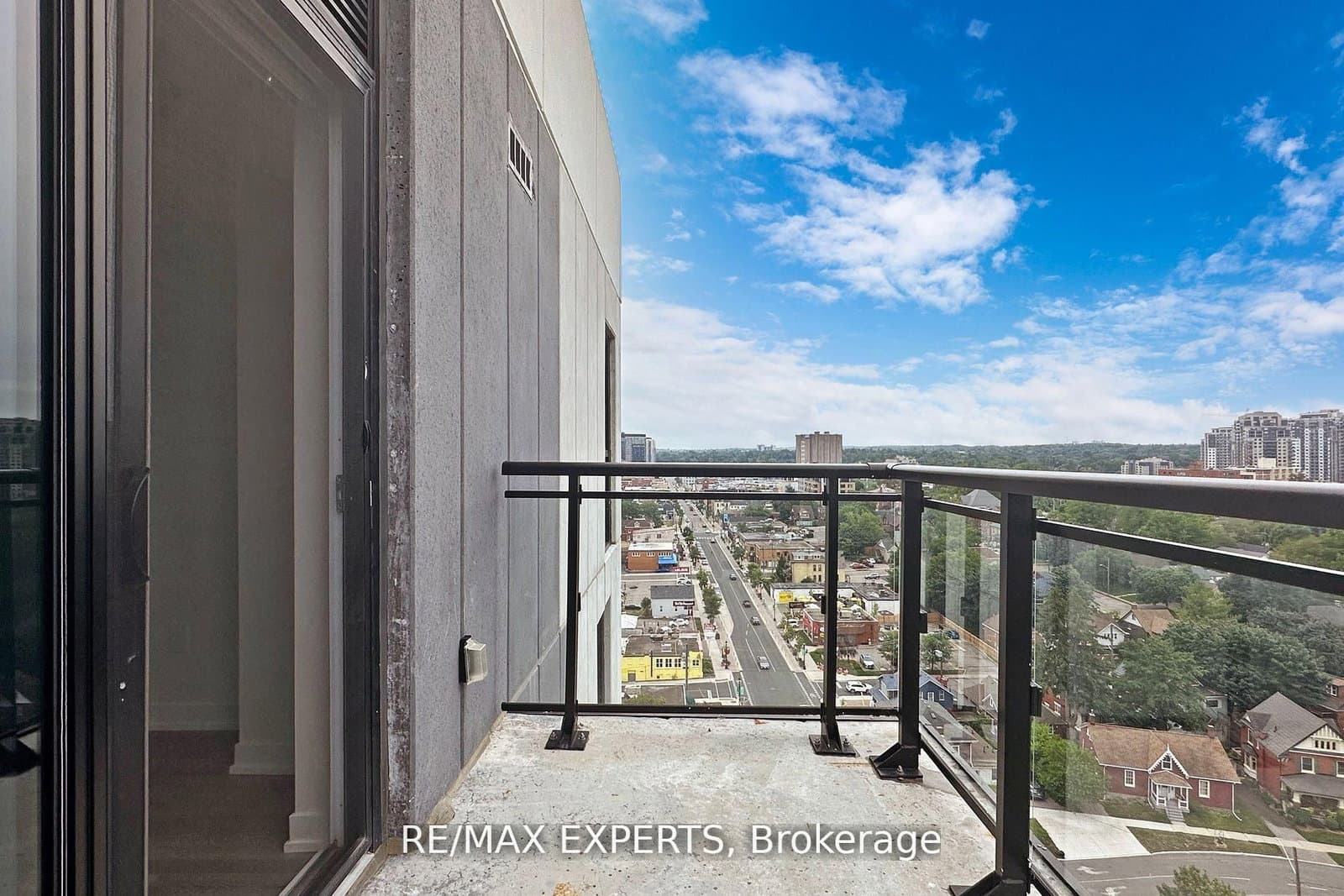 128 King Street N, Unit 1604 thumbnail 34