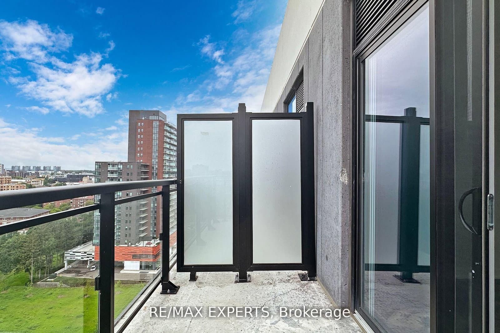 128 King Street N, Unit 1604 thumbnail 35