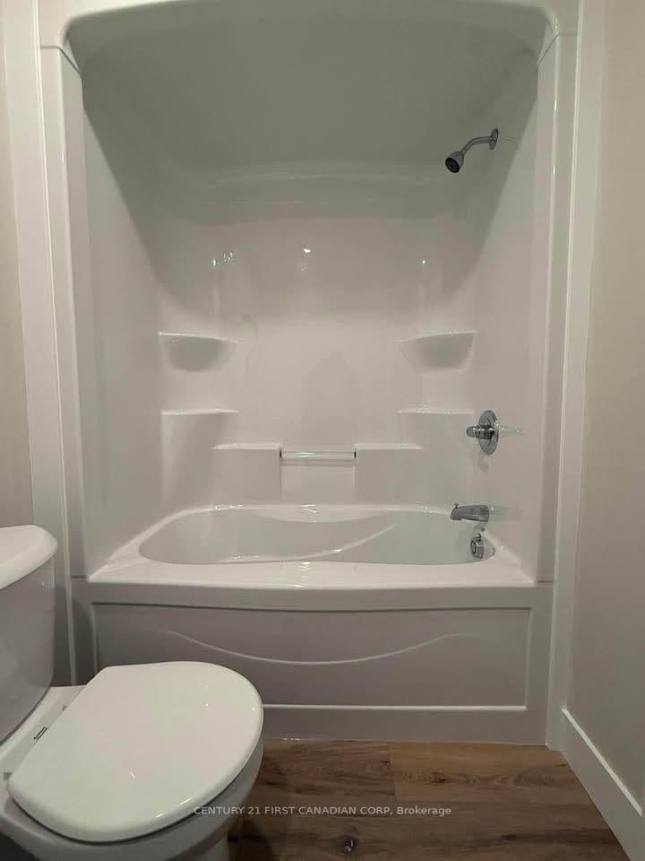 200 Centre Street, Unit D thumbnail 6