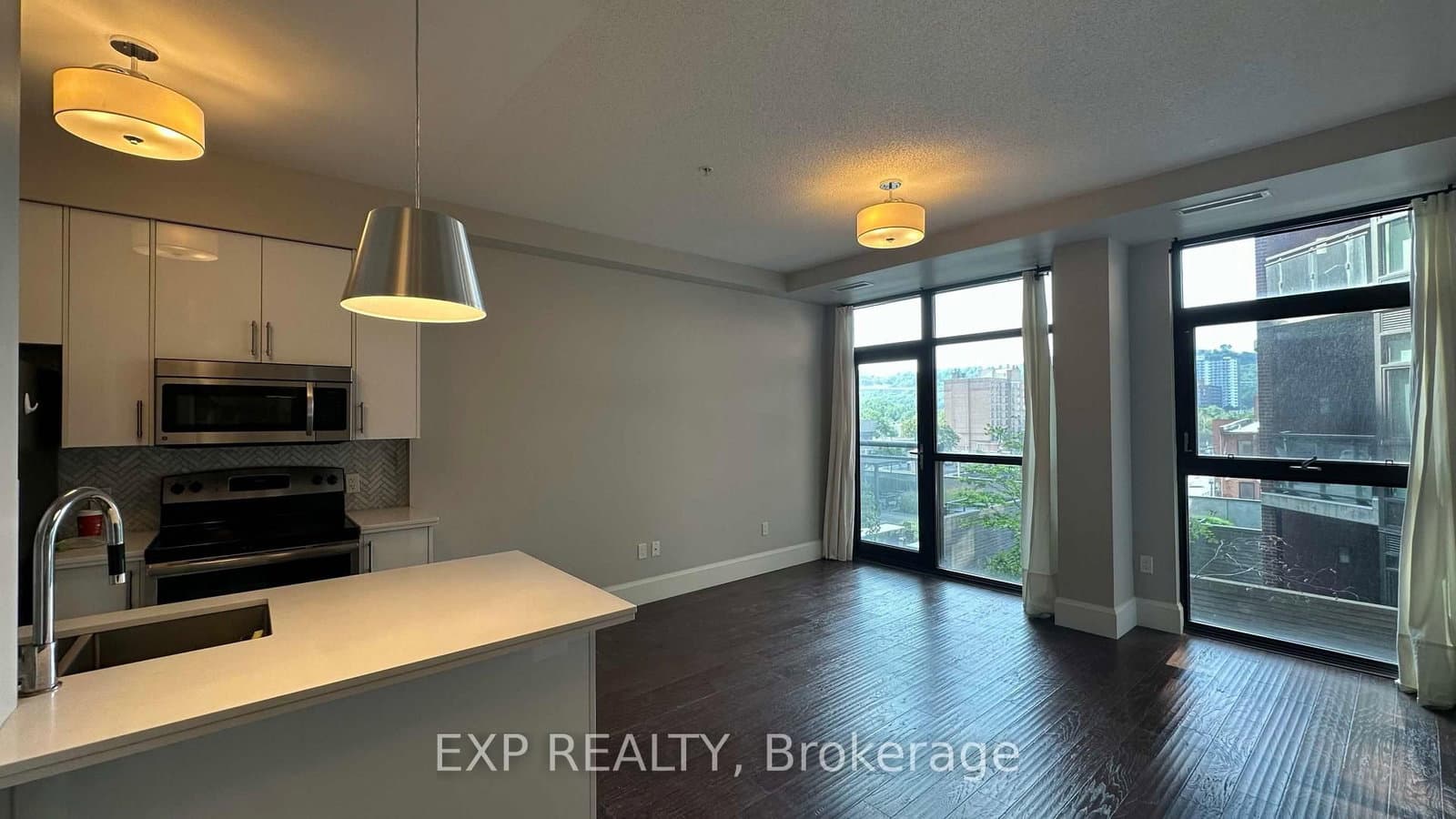 112 King Street E, Unit 512 thumbnail 3