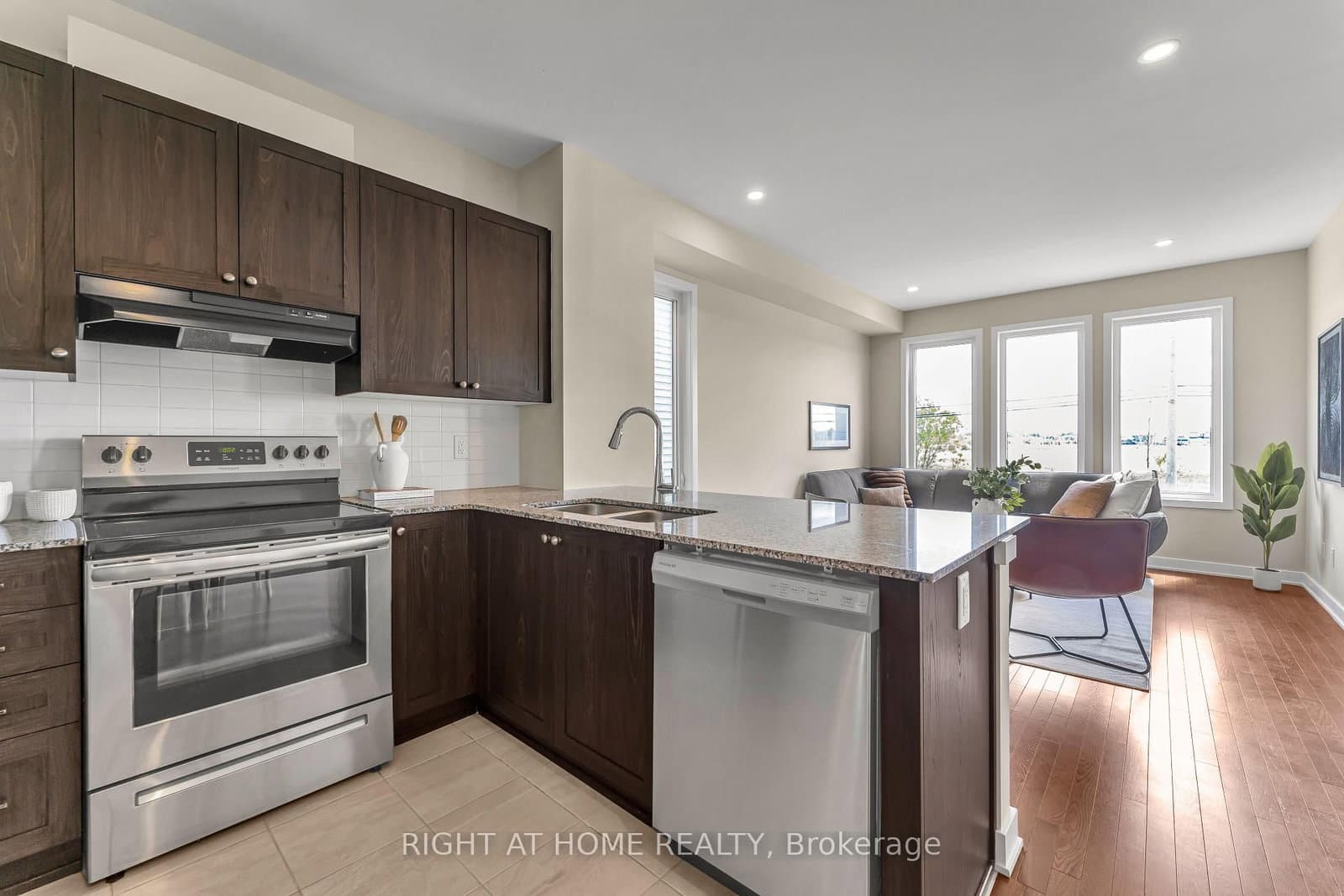 6319 Perth Street thumbnail 22