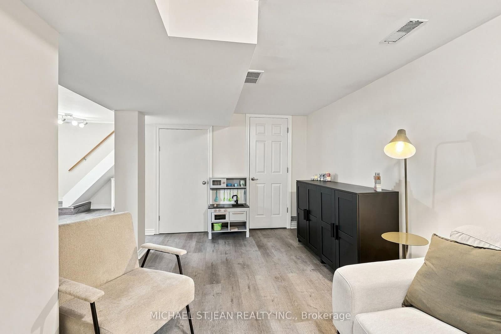122 Limeridge Road W thumbnail 35