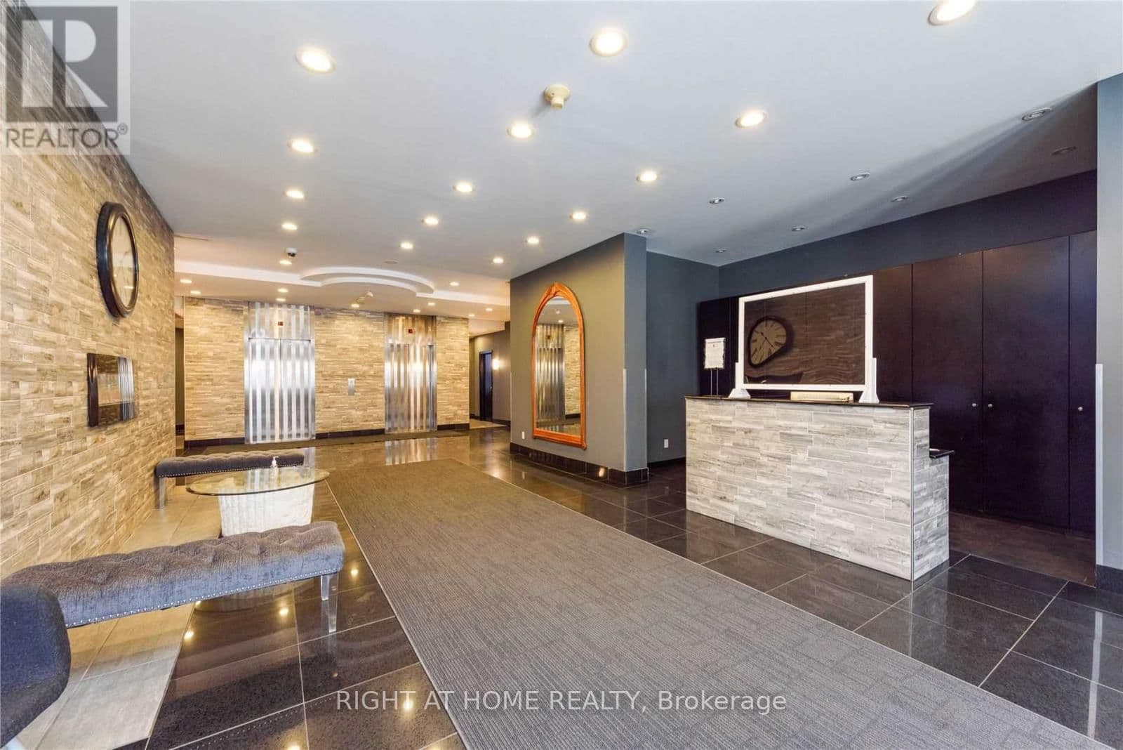 135 James Street S, Unit 1102 thumbnail 19