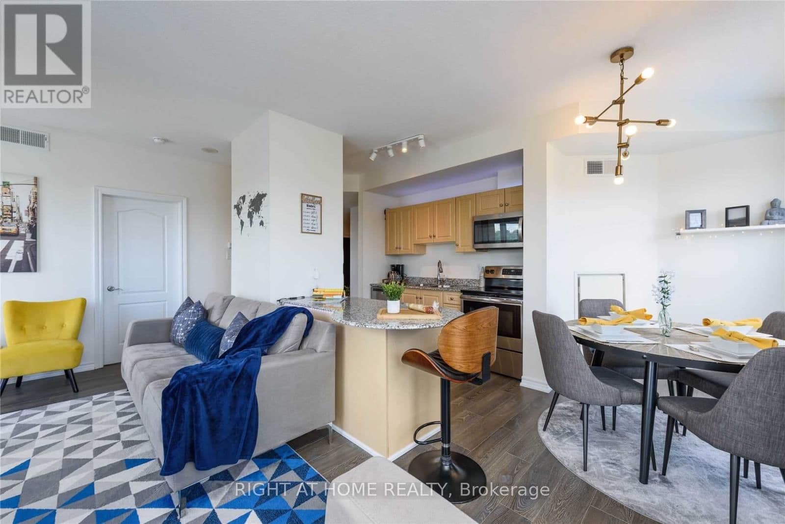 135 James Street S, Unit 1102 thumbnail 4