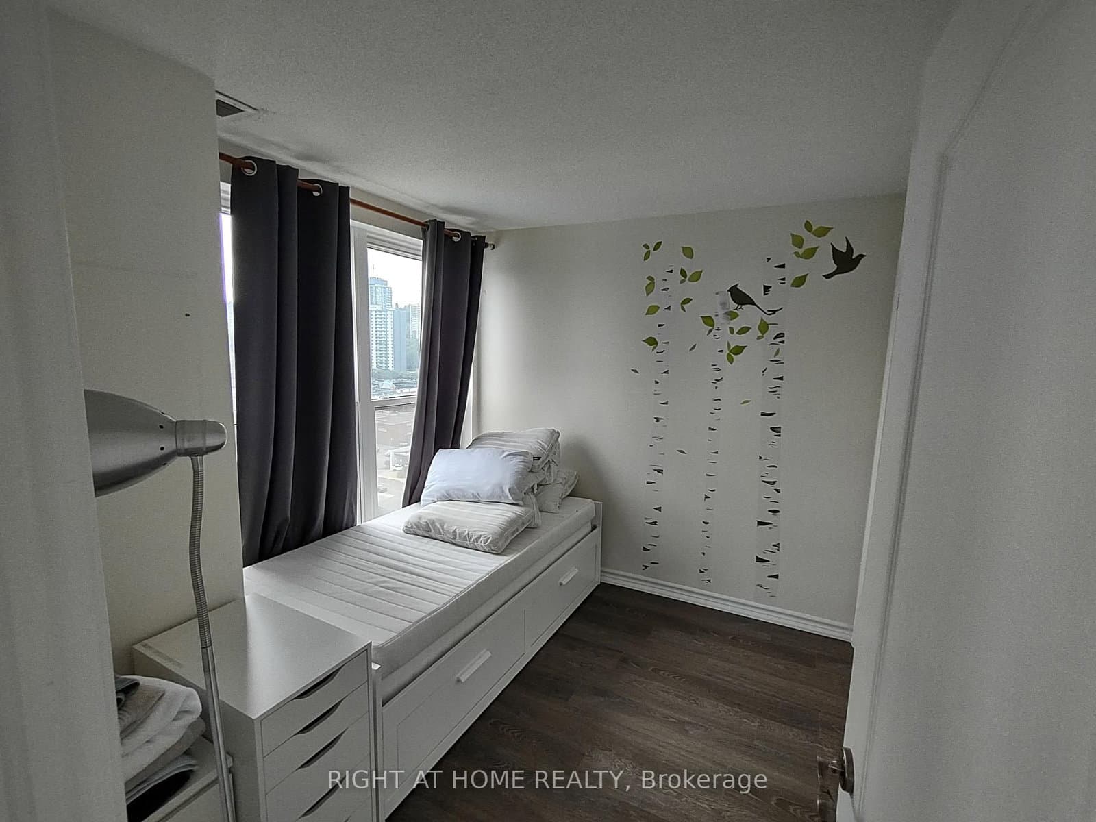 135 James Street S, Unit 1102 thumbnail 8