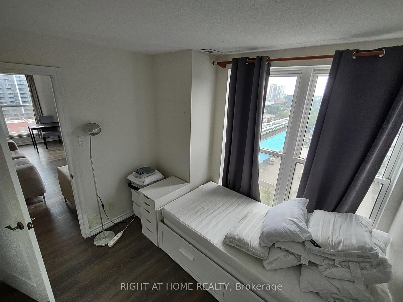 135 James Street S, Unit 1102 thumbnail 9