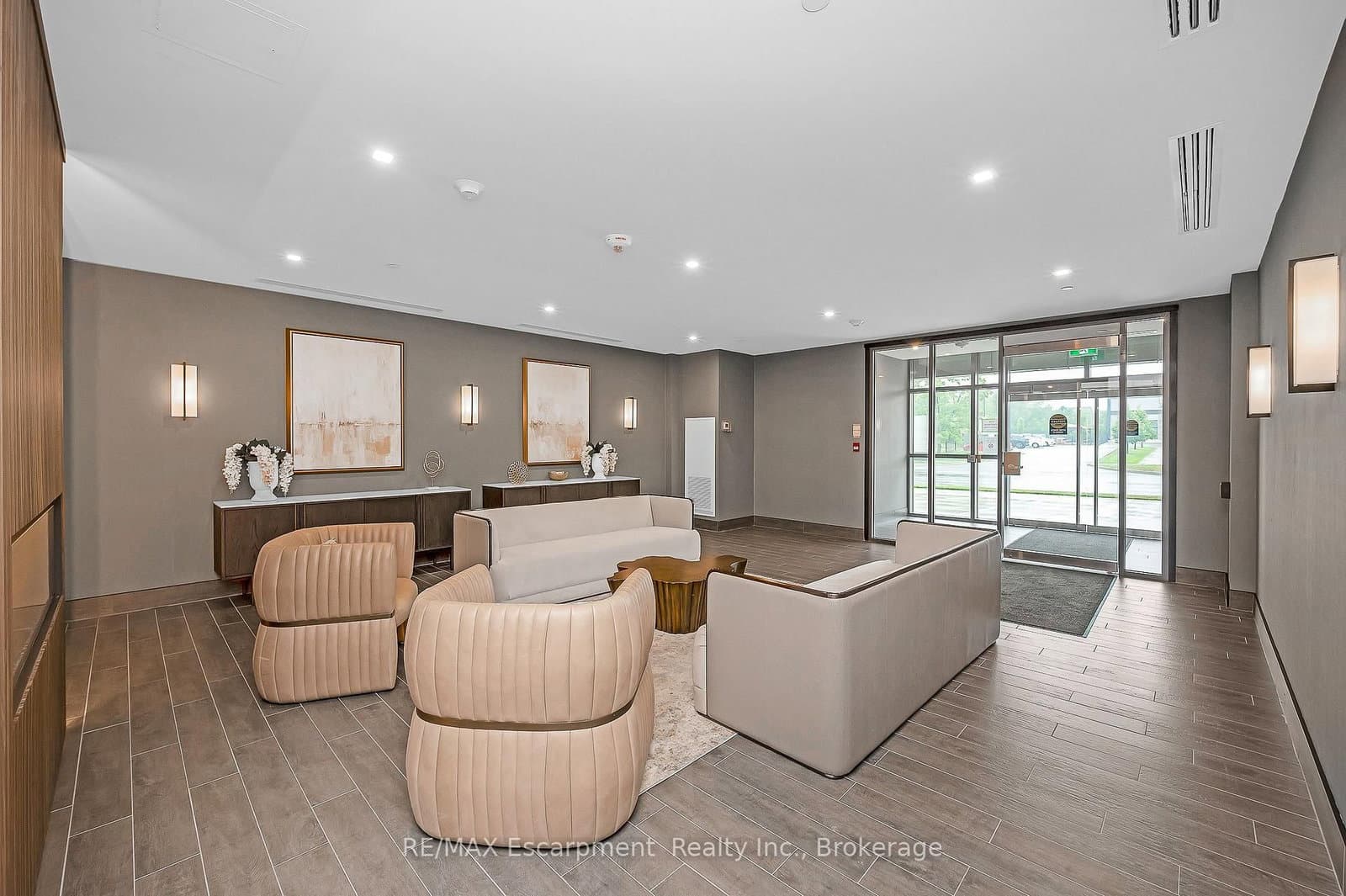 470 Dundas Street E, Unit 309 thumbnail 4