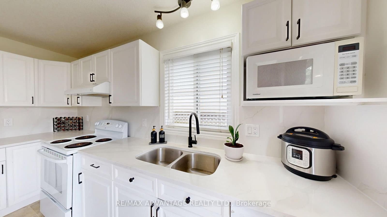 816 Wild Rose Lane S thumbnail 14
