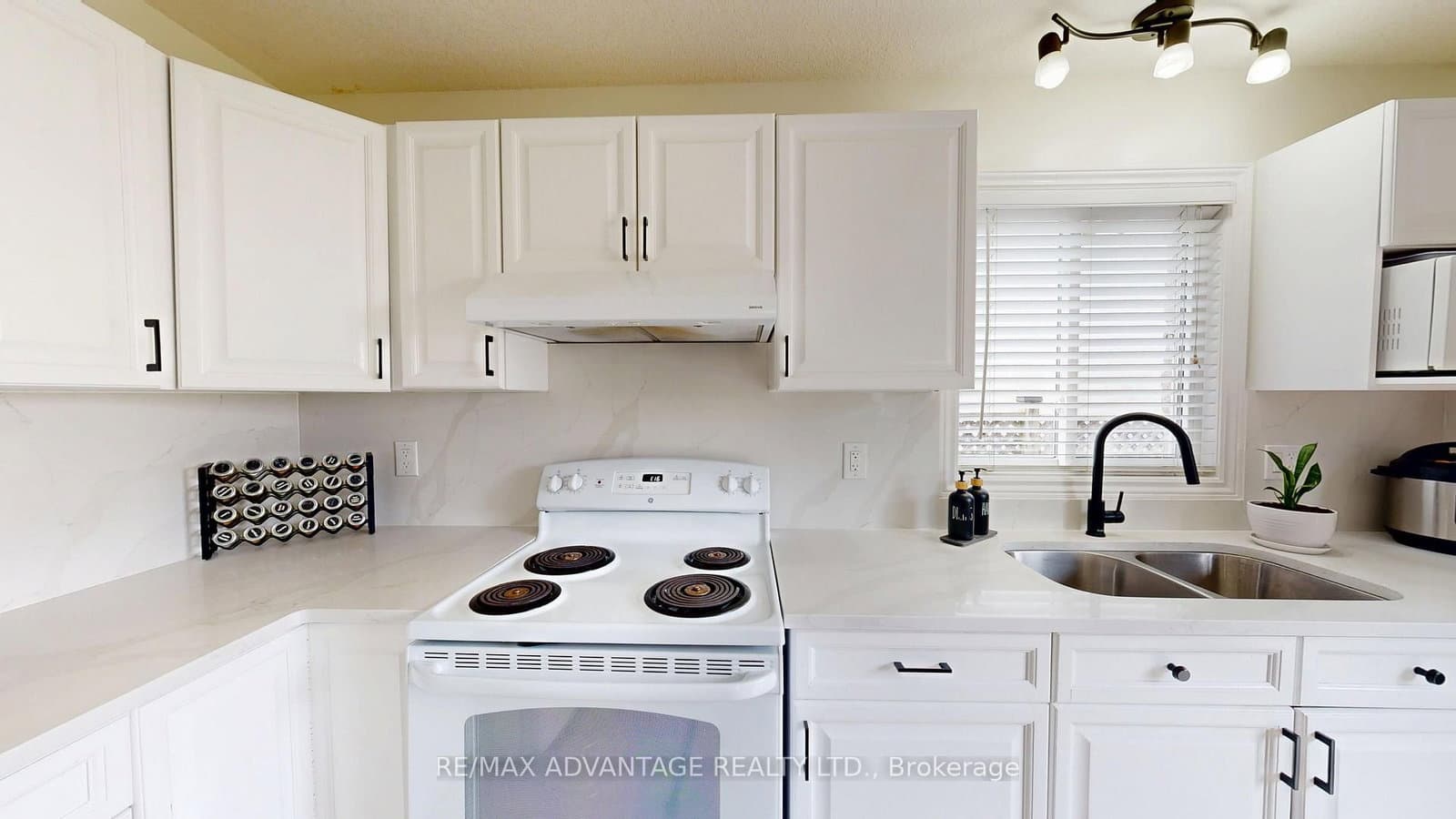 816 Wild Rose Lane S thumbnail 15