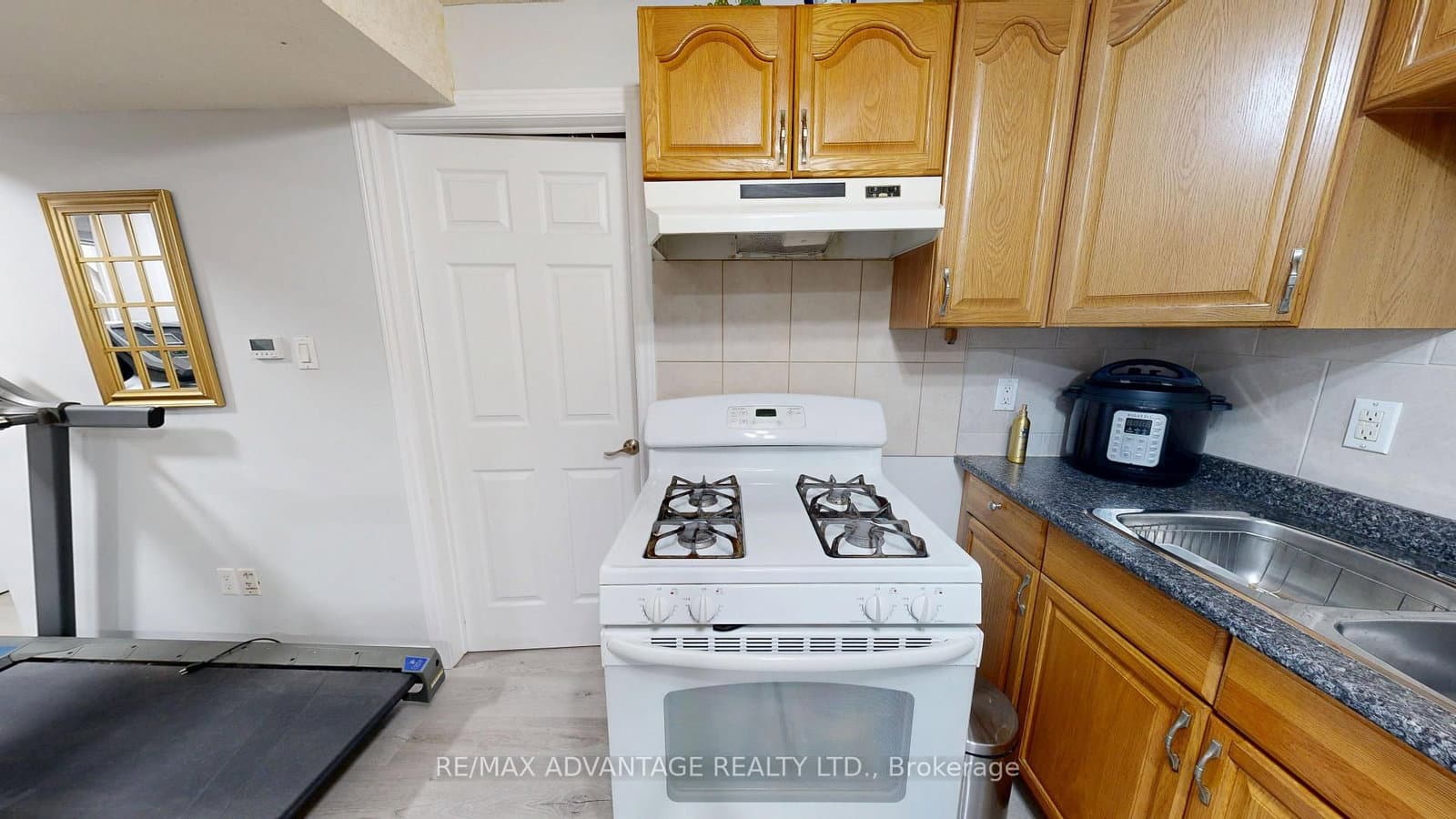 816 Wild Rose Lane S thumbnail 34