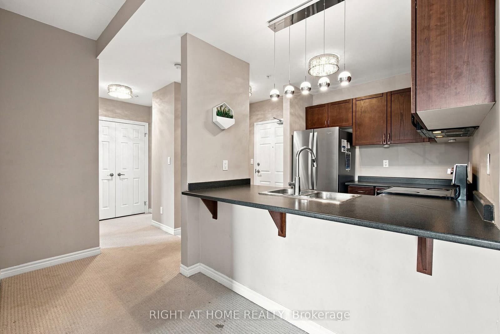 2 Colonial Drive, Unit 201 thumbnail 11