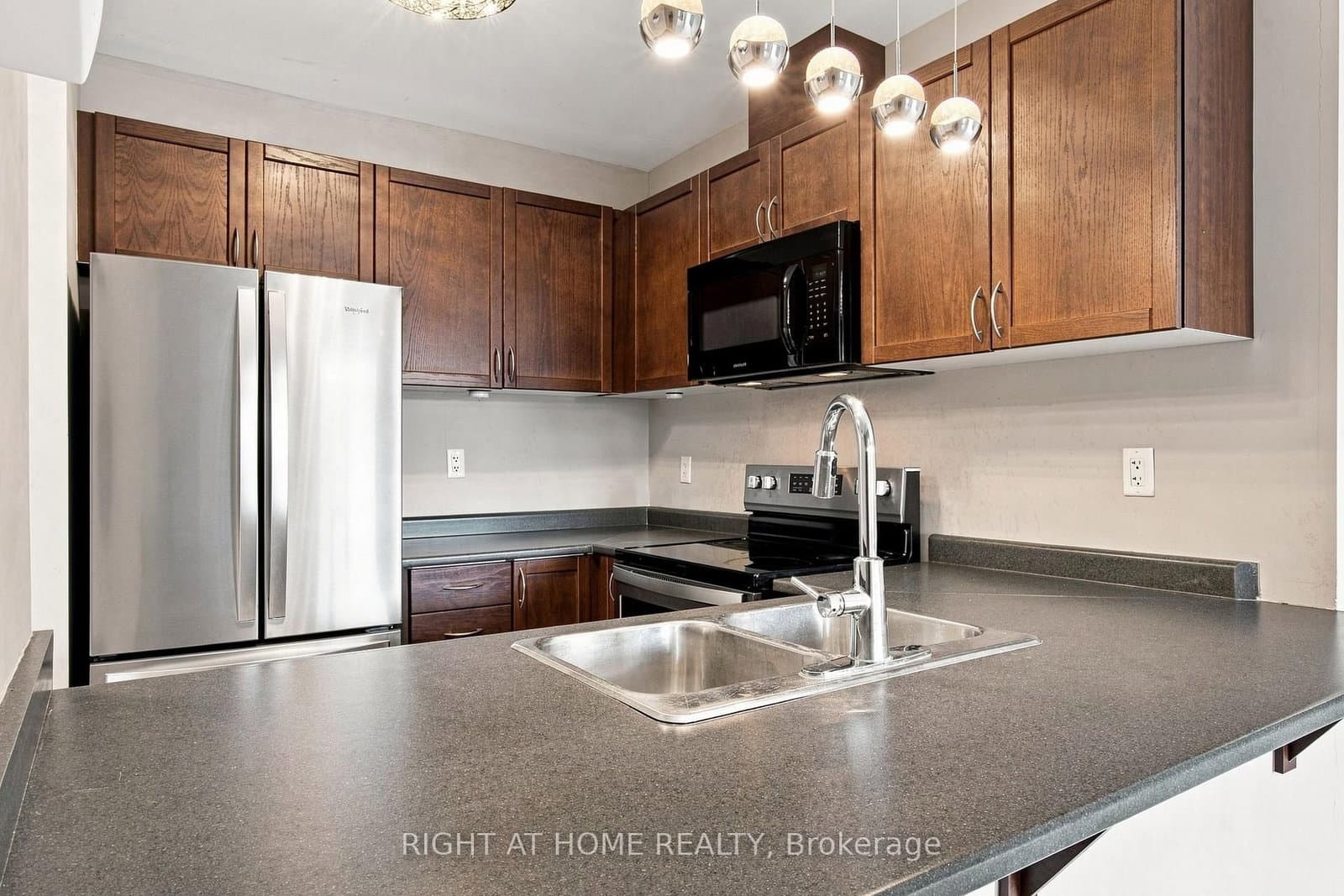 2 Colonial Drive, Unit 201 thumbnail 6