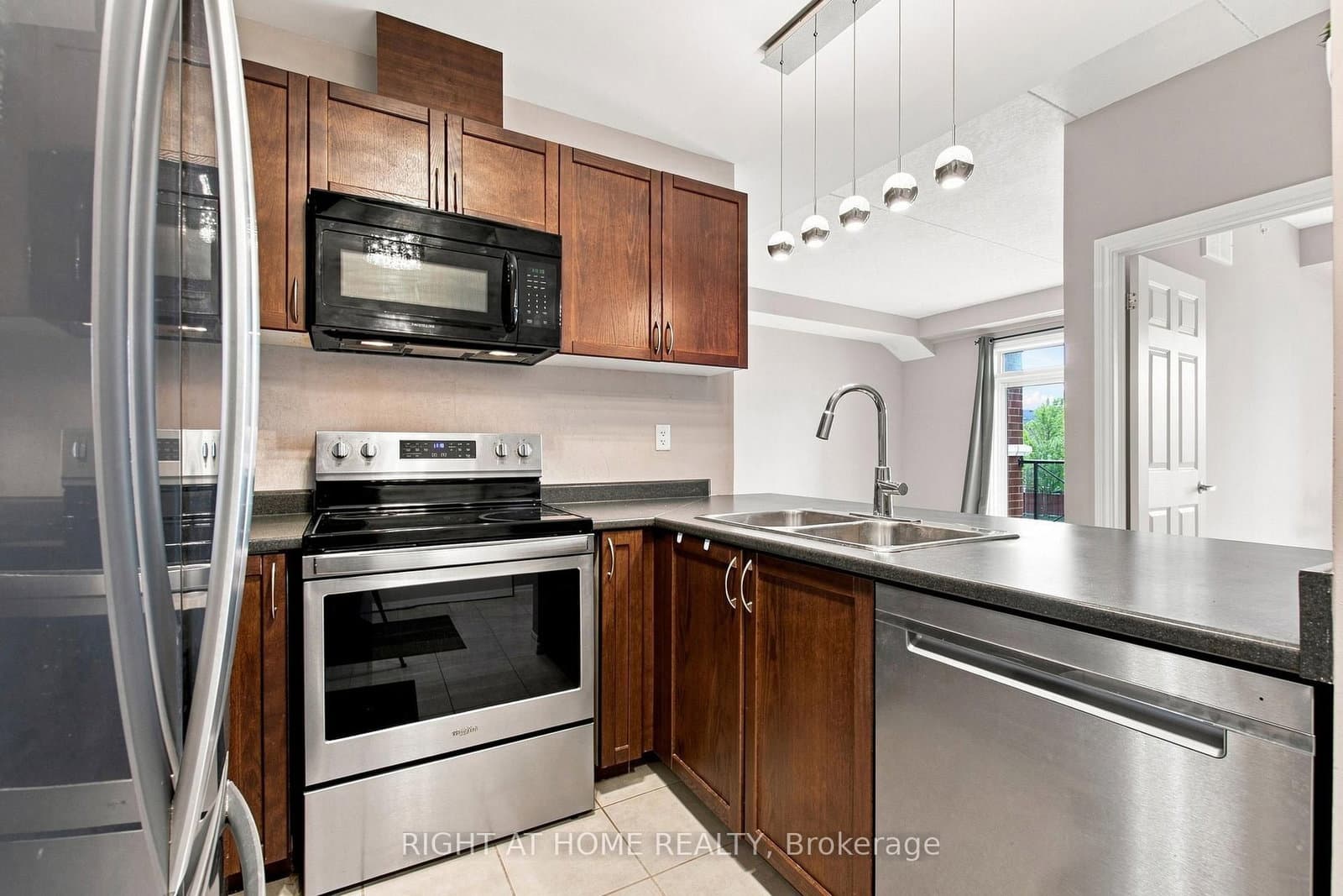 2 Colonial Drive, Unit 201 thumbnail 9