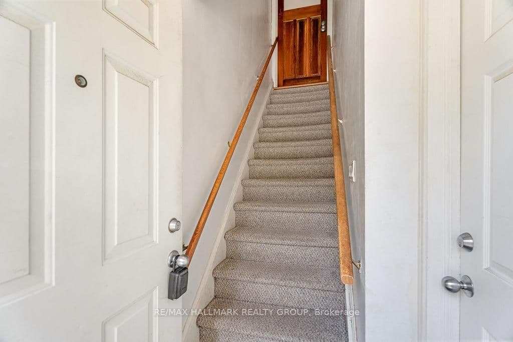 359 Dominion Avenue, Unit 2 thumbnail 3