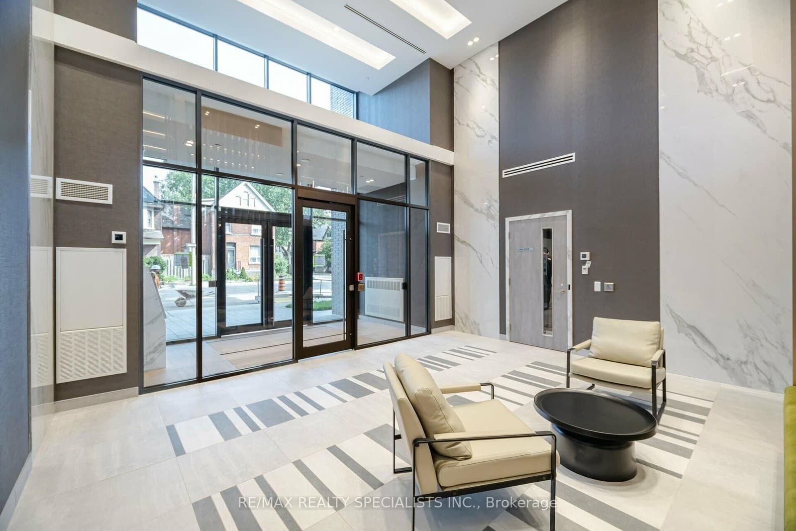 415 Main Street W, Unit 703 thumbnail 4