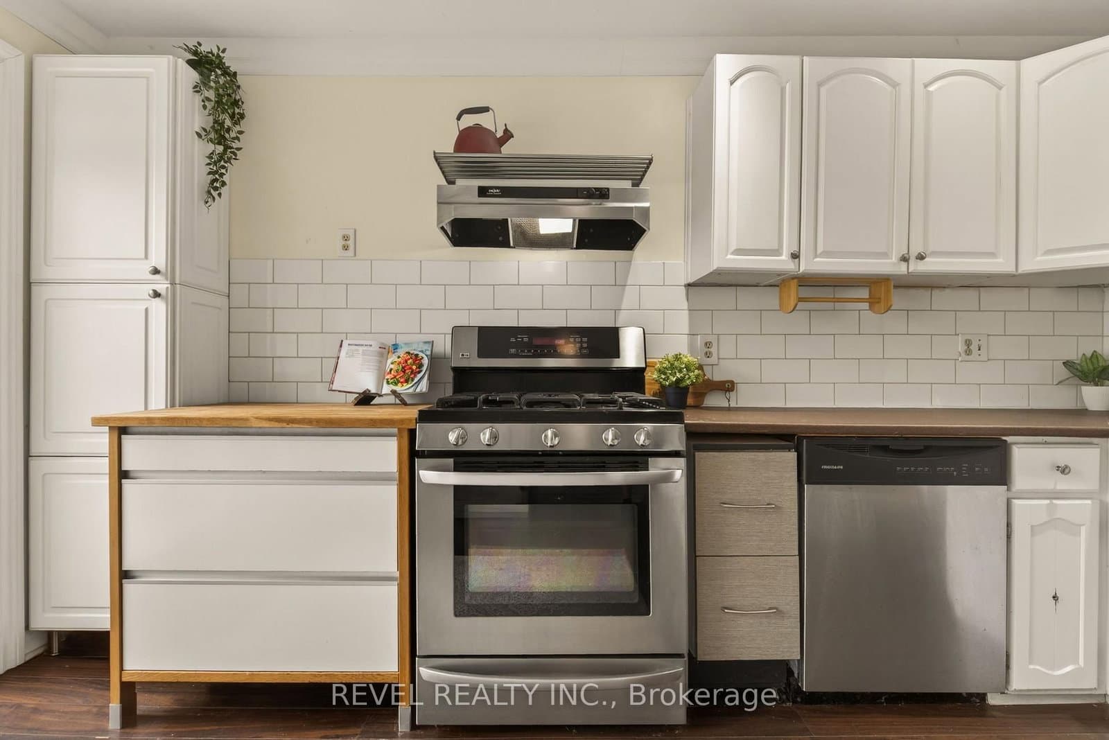153 Ferrie Street E thumbnail 18