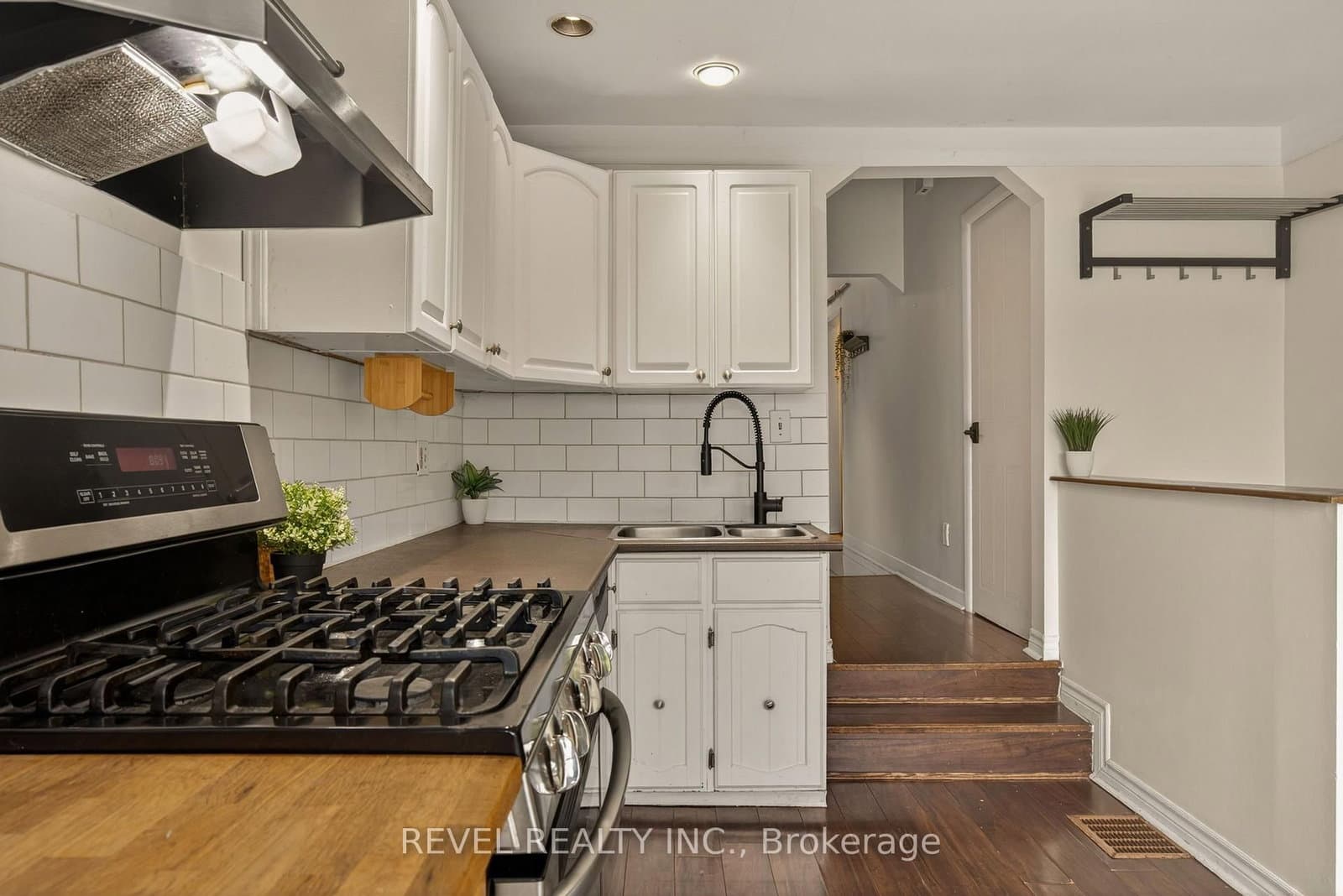 153 Ferrie Street E thumbnail 20