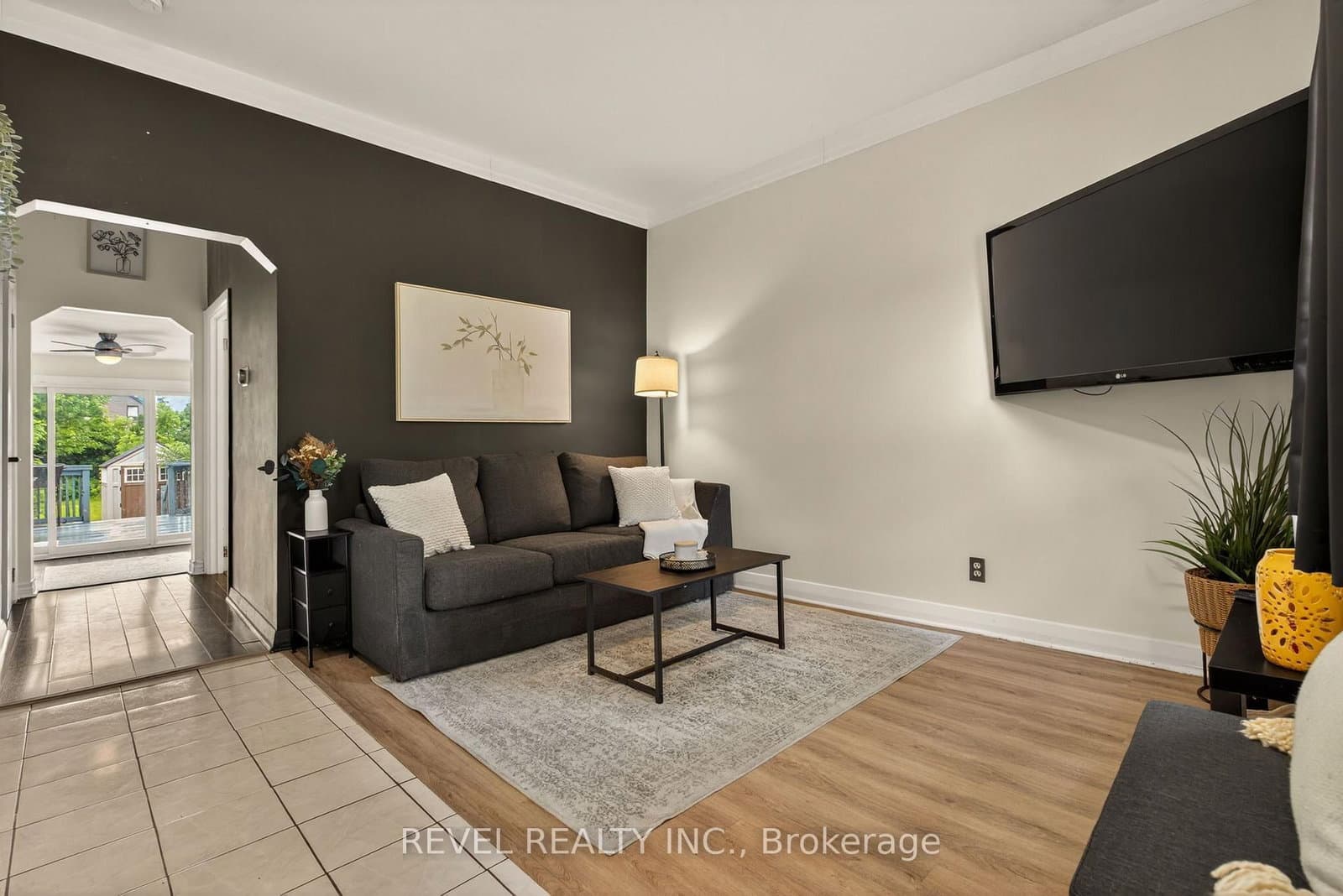 153 Ferrie Street E thumbnail 4