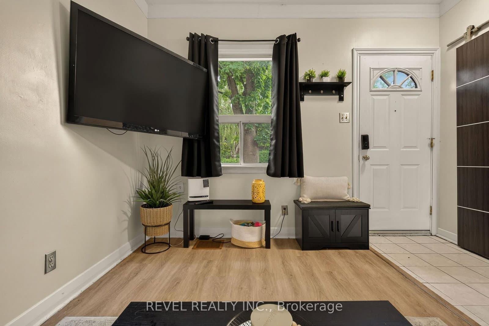 153 Ferrie Street E thumbnail 8