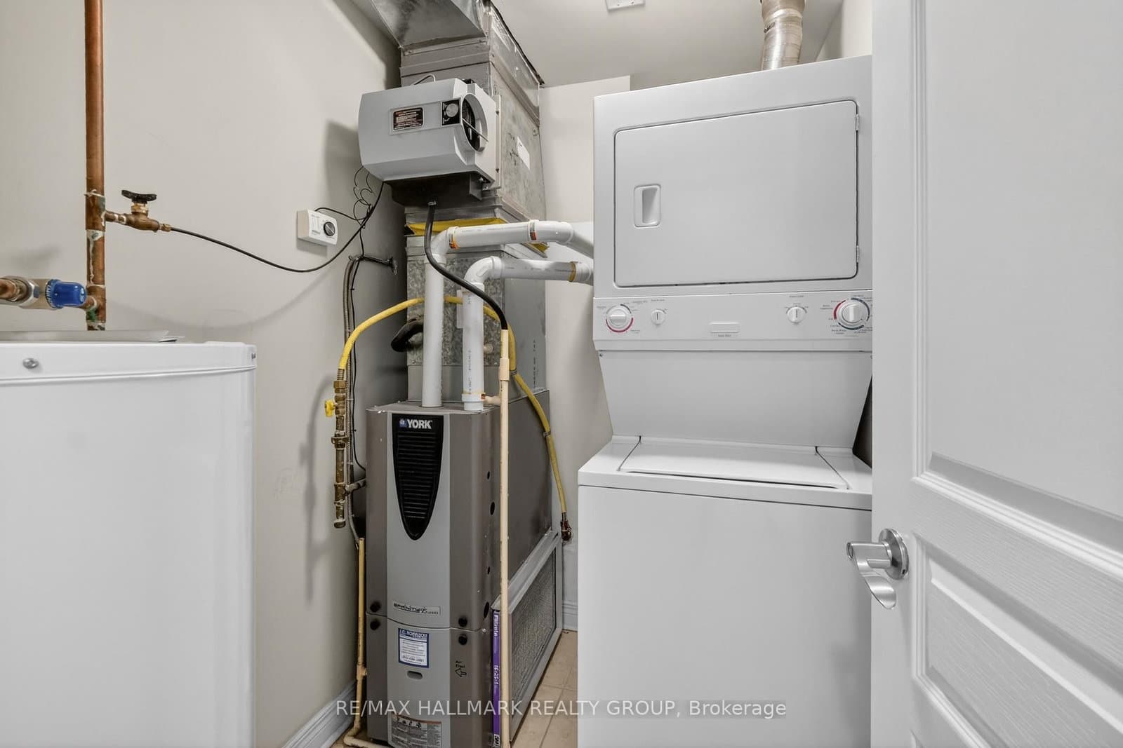 1005 Beauparc Private, Unit 301 thumbnail 38