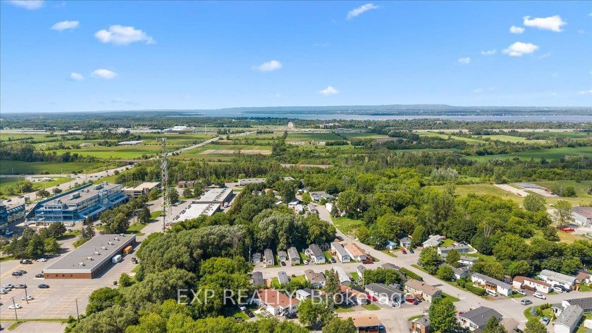 35 Vanier Road thumbnail 34