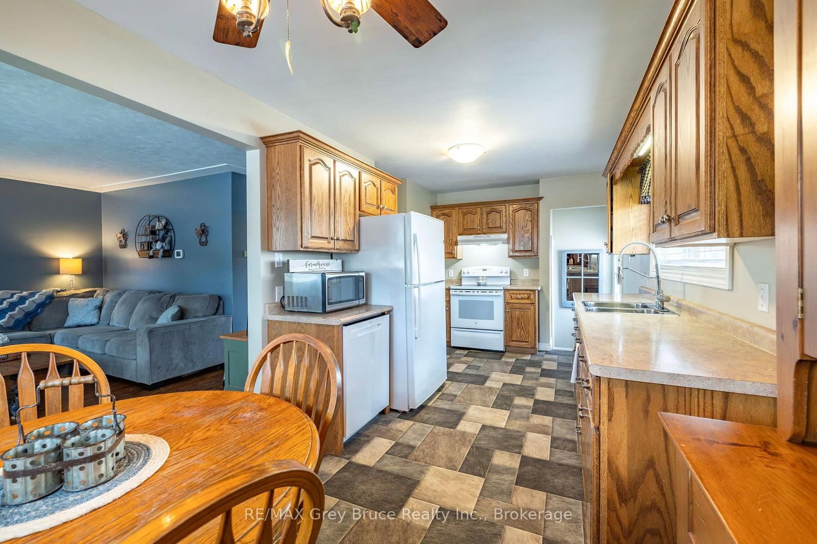 175 Fergus Street S thumbnail 10