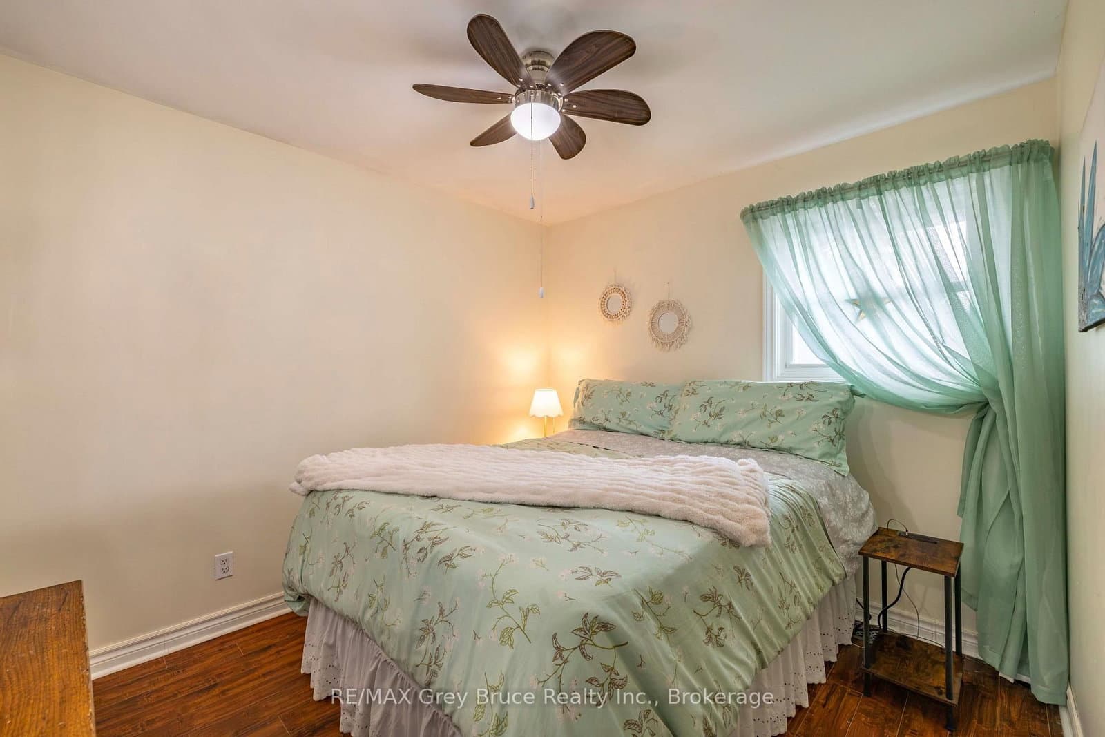 175 Fergus Street S thumbnail 12