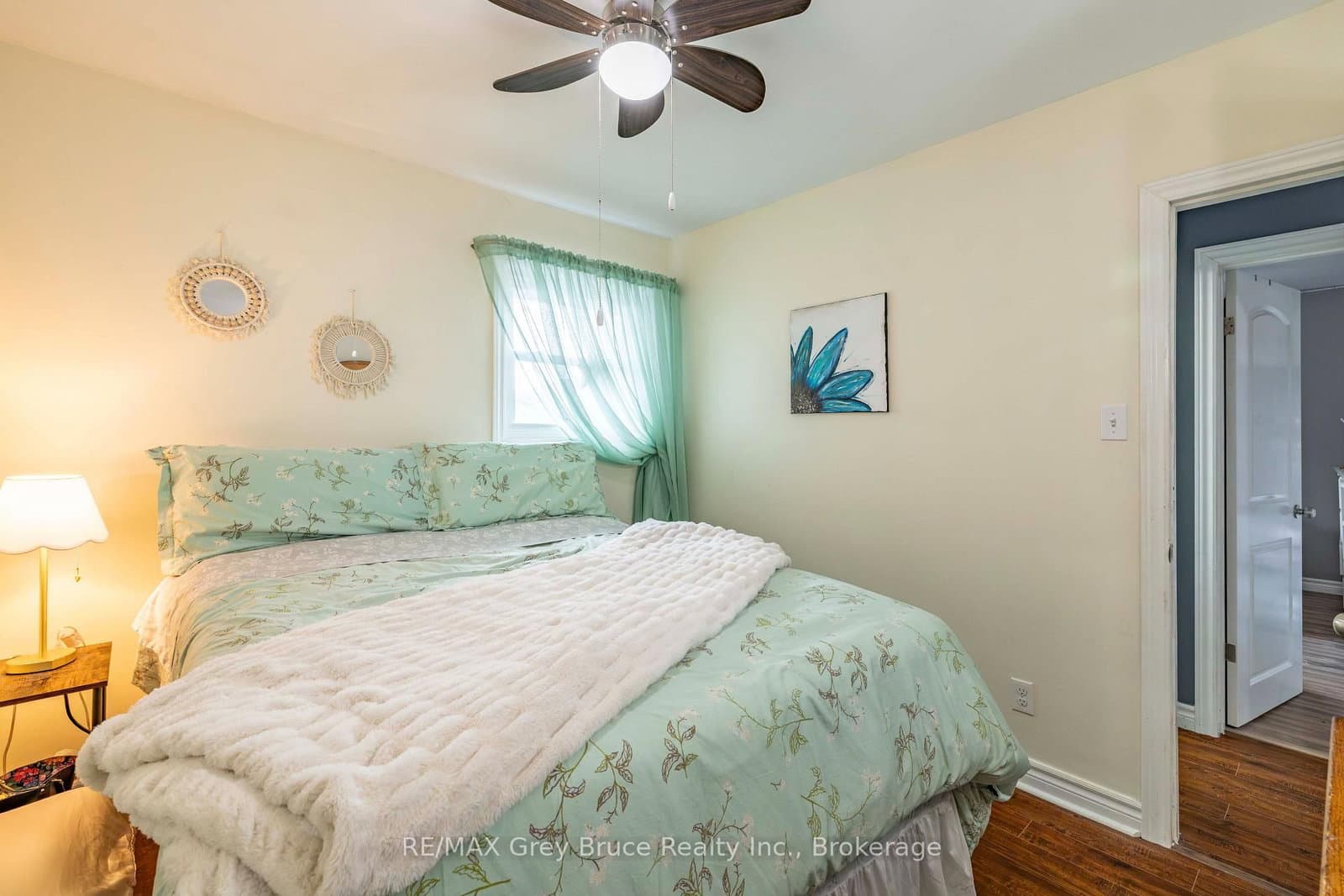 175 Fergus Street S thumbnail 13