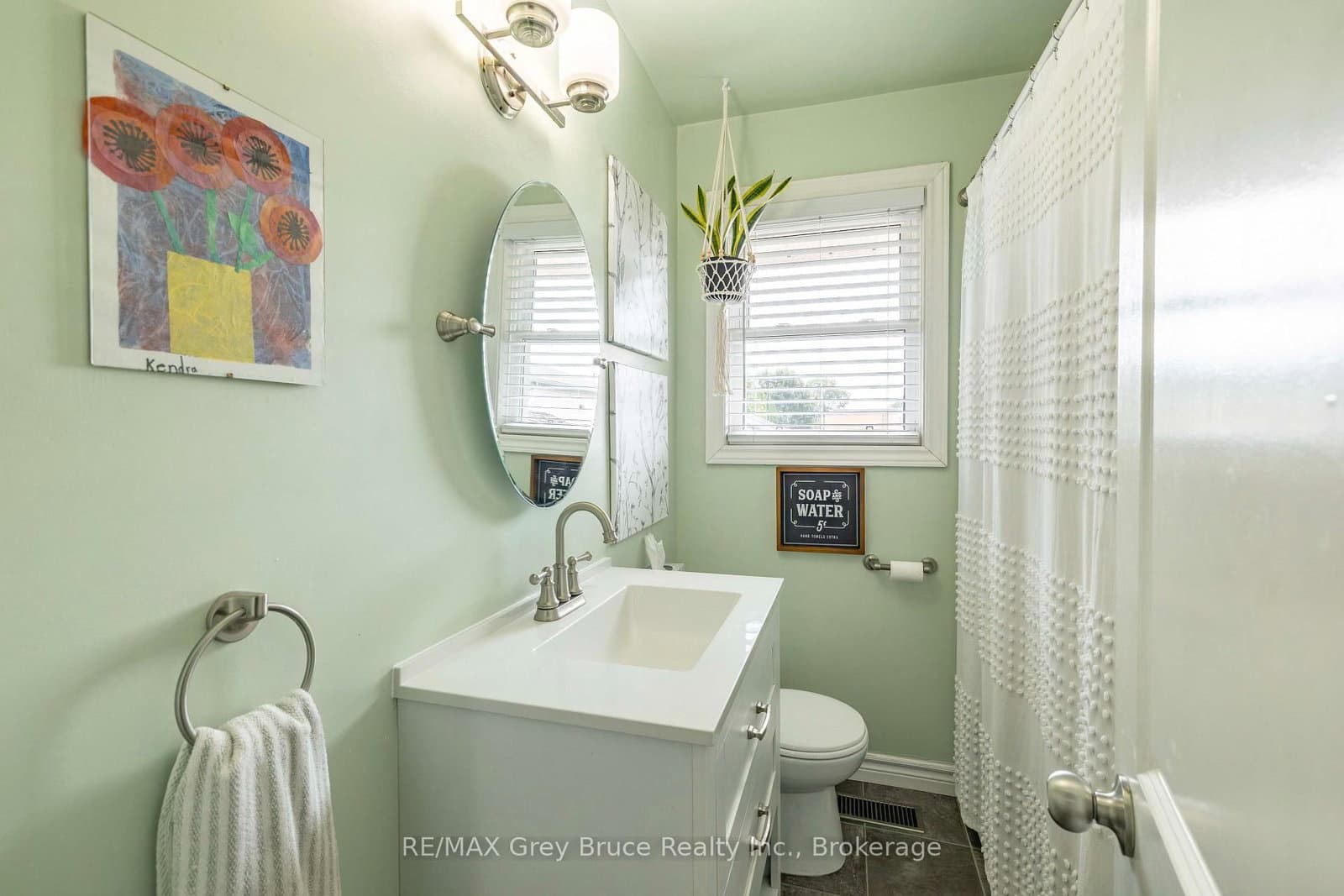 175 Fergus Street S thumbnail 16