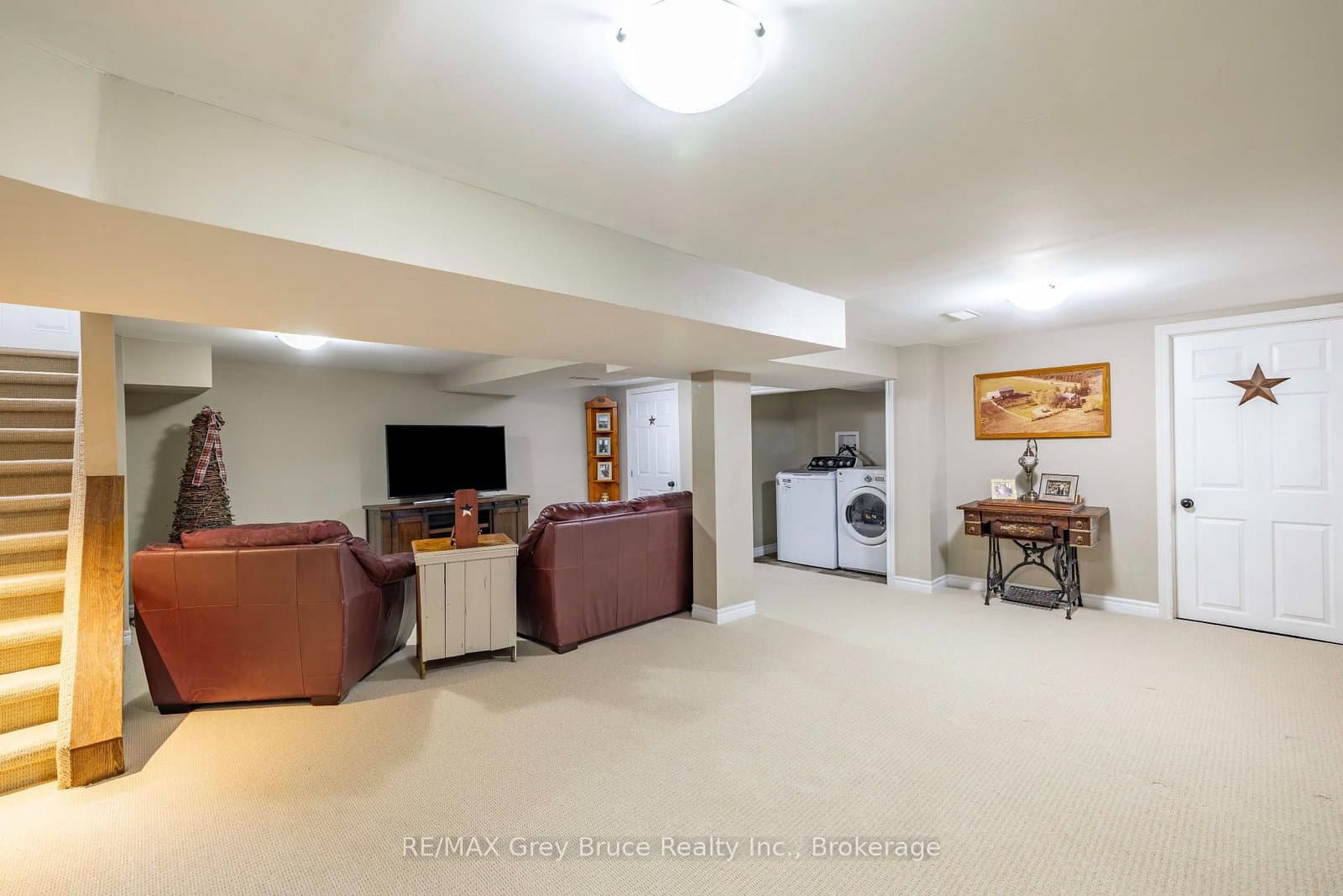 175 Fergus Street S thumbnail 18