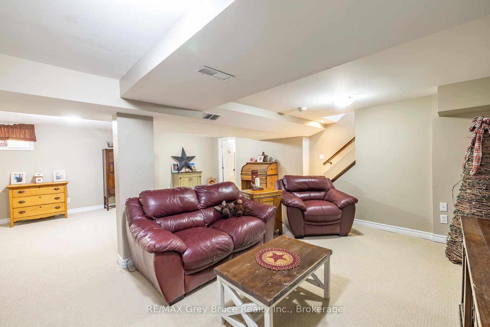 175 Fergus Street S thumbnail 19