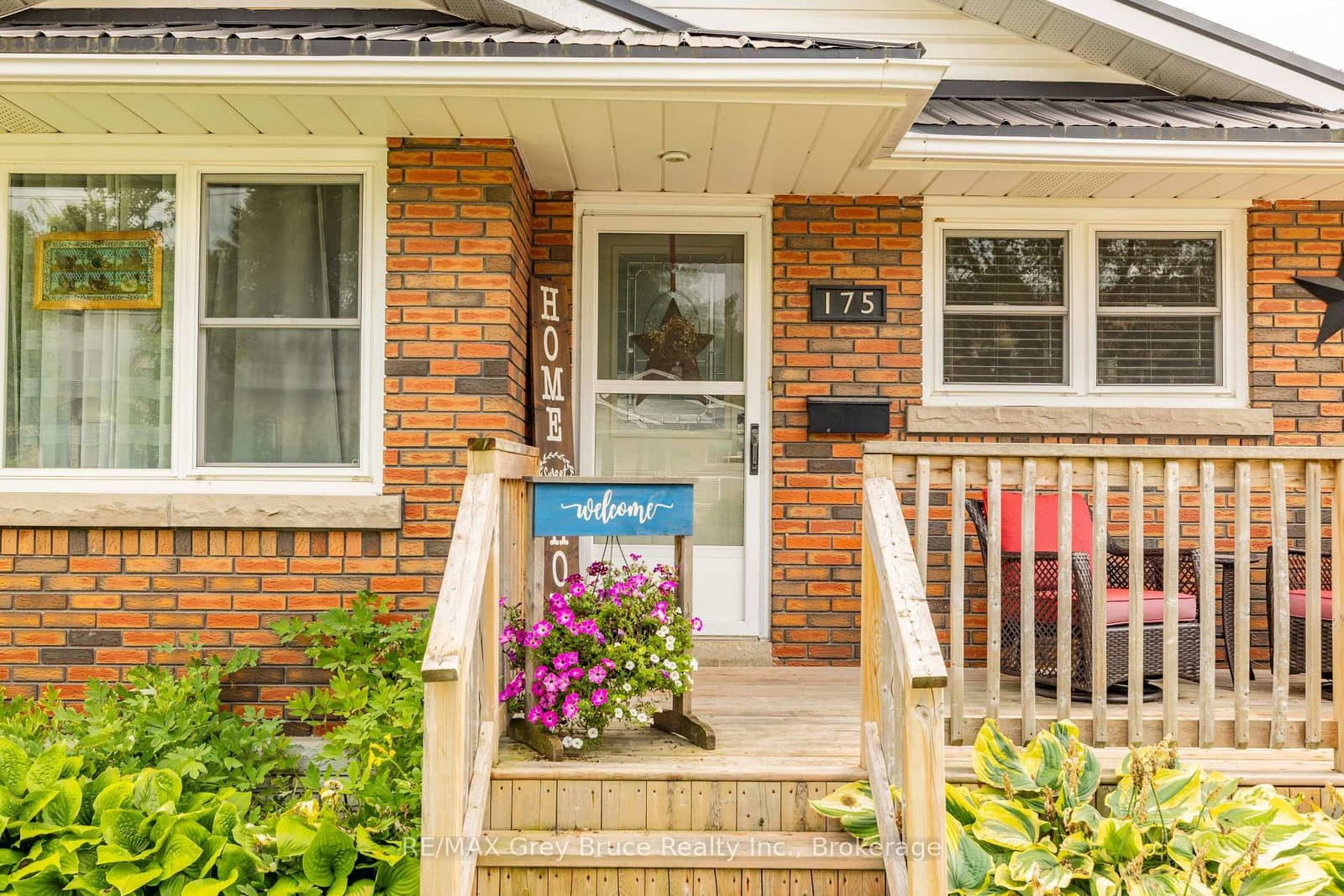175 Fergus Street S thumbnail 2