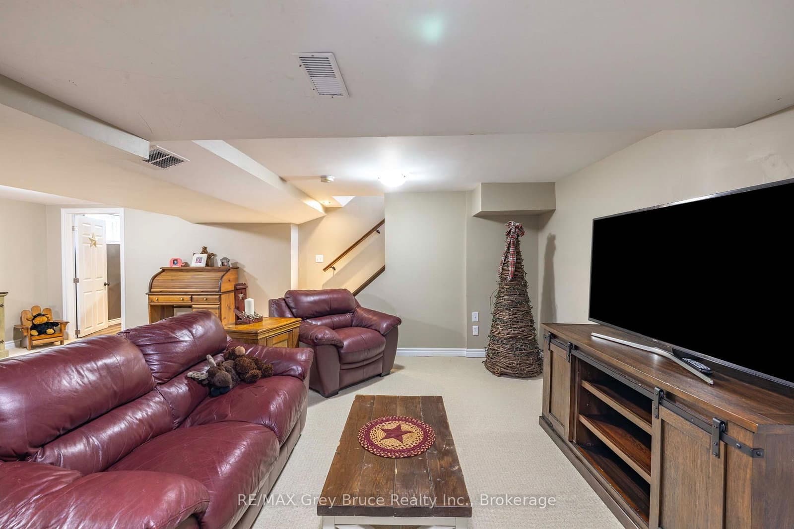 175 Fergus Street S thumbnail 20