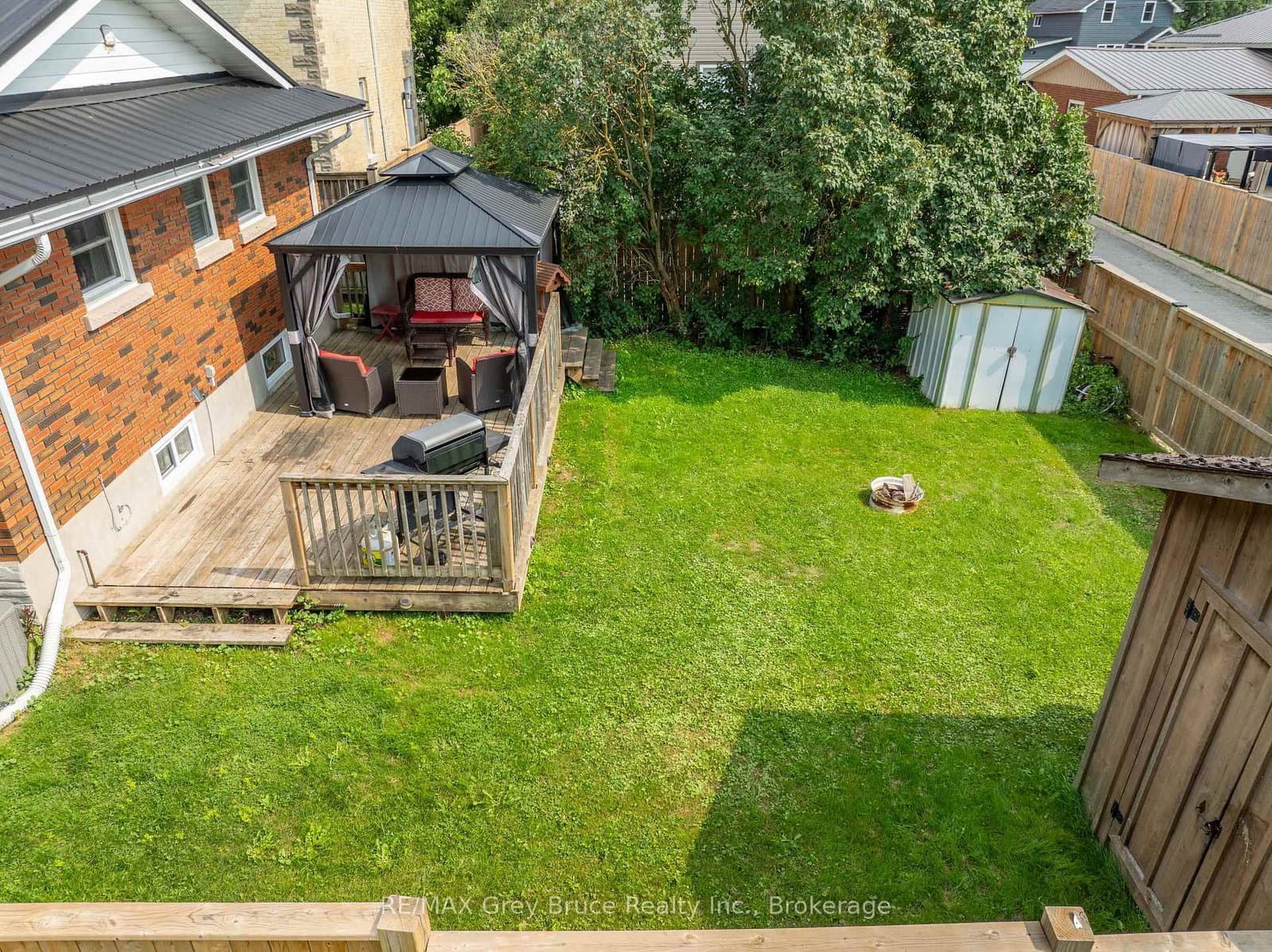 175 Fergus Street S thumbnail 32