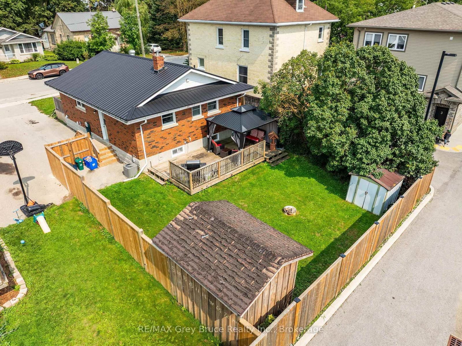 175 Fergus Street S thumbnail 33