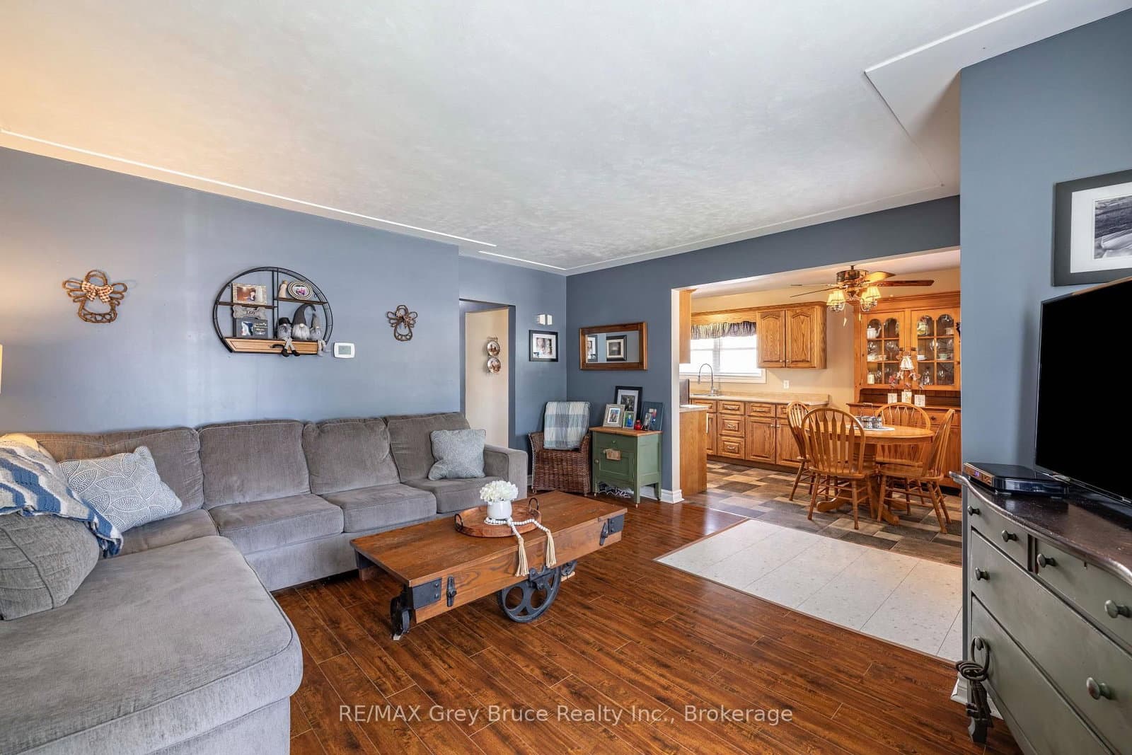 175 Fergus Street S thumbnail 5