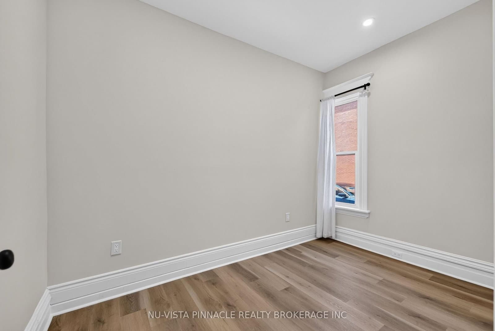 631 Peel Street thumbnail 21