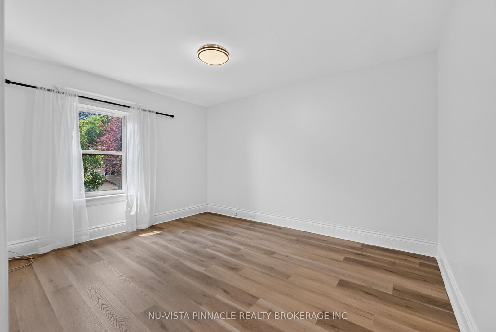631 Peel Street thumbnail 32